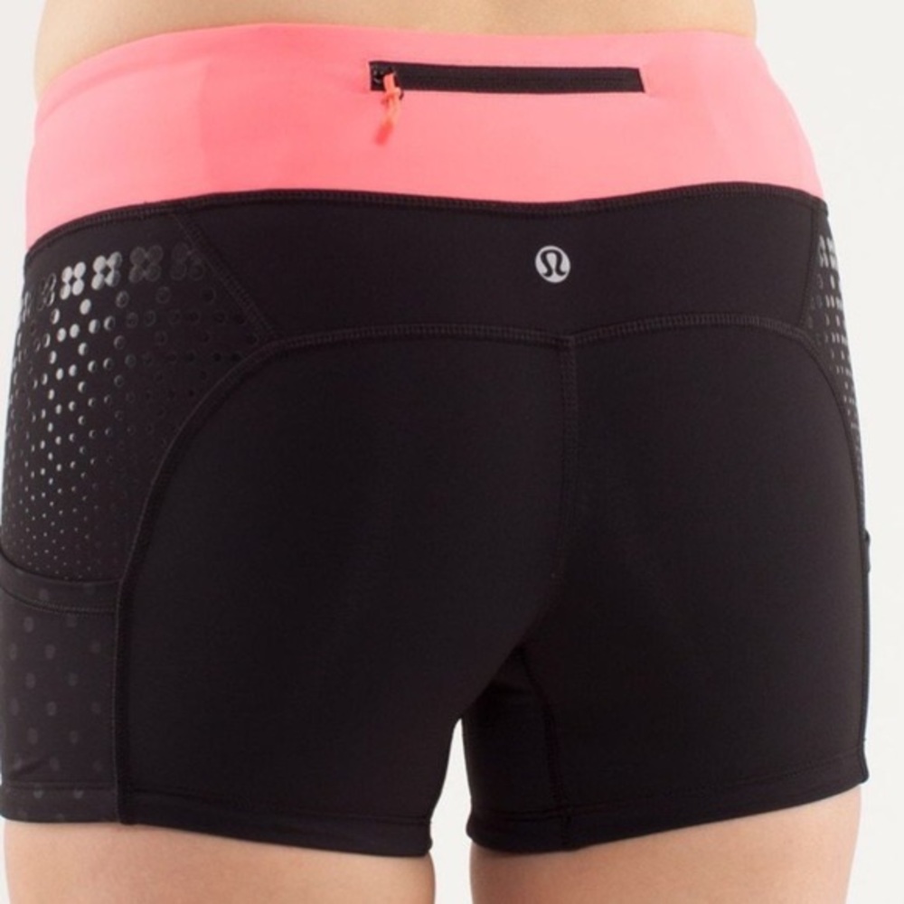 ✨HP✨Lululemon Run: Shorty Short in Faded Dot Embossed Black & Pink. Size 8. EUC.